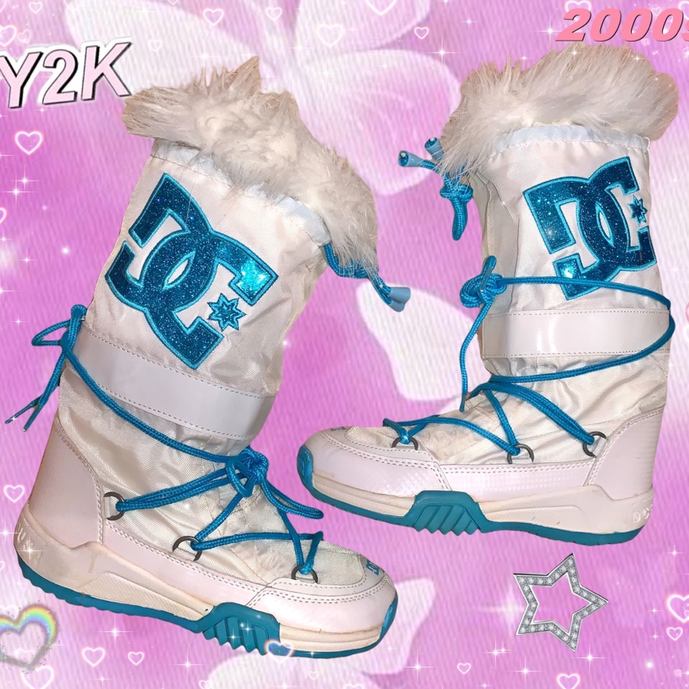 Rare 2000’s DC Sparkly Ice Blue Snow Boots!💙